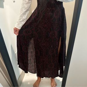 Used/ American Eagle Outfitters maxi skirt with two slits in the front/ Small